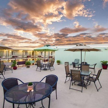 Crescent Palms Motel Новый Орлеан Экстерьер фото